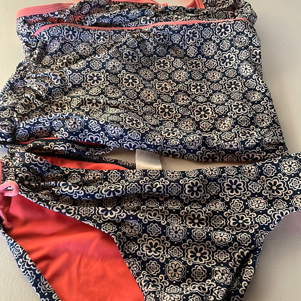 A Girl’s 2 piece bathing suit.